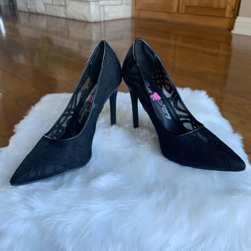 Penny loves Kenny Black Lace High Pointed Toe Heels
